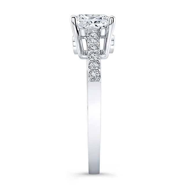 Classic Style Diamond Engagement Ring